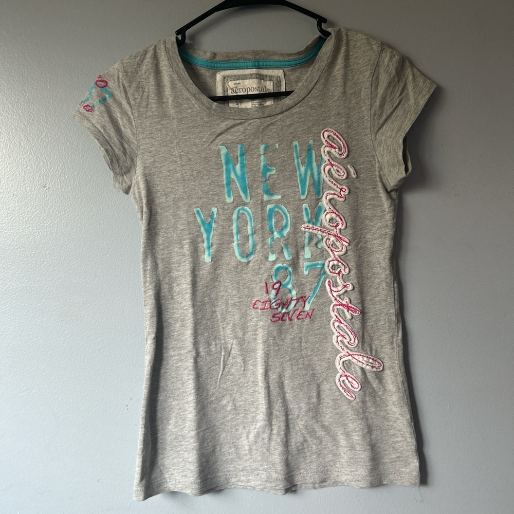 Aeropostale Gray and Blue Short Sleeve Tee with Graphic Design